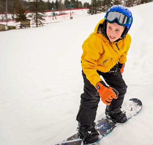 Picture of SUNDAY CLUB - SNOWBOARD (DAILY LIFT TICKET INCLUDED)